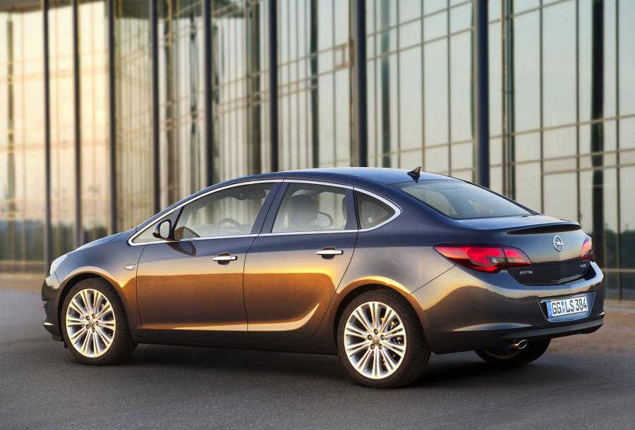  Opel Astra Sedan 2013 года  (фото 21 из 30)